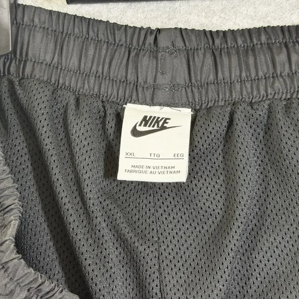 Nike Swim Trunks Mens 2XL Black 6 Inseam Pool Shorts Drawstring Embroidered Logo
